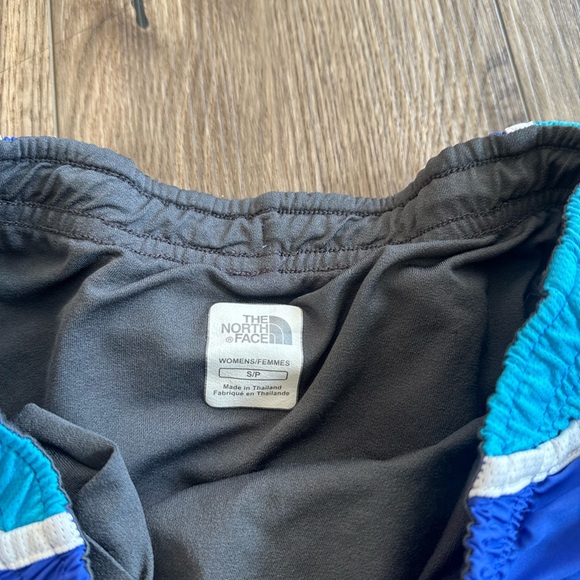 The North Face Lined Running Short Women’s SMALL EXCELLENT CONDITION - Picture 4 of 5